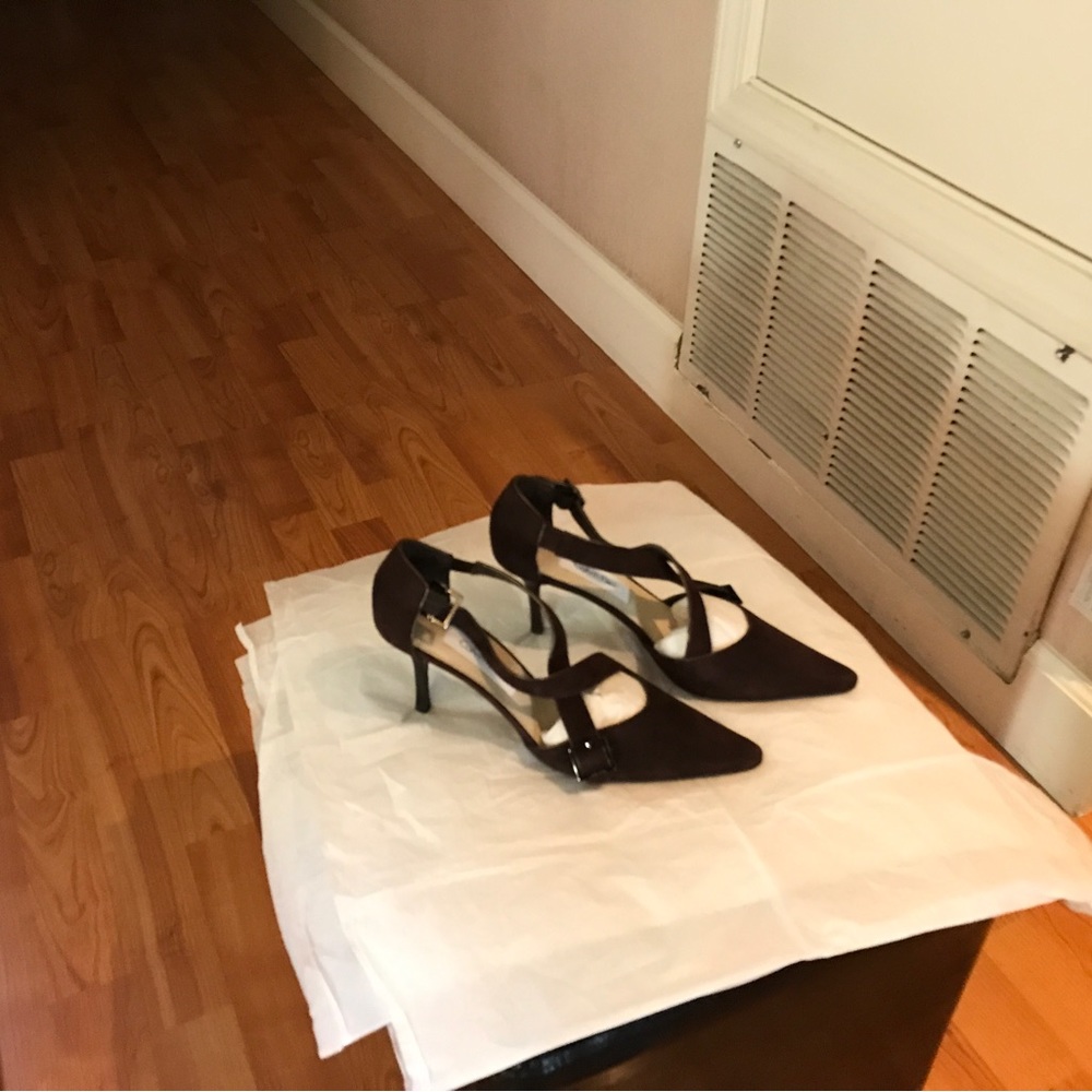 New. Gorgeous Calvin Klein brown suede heels! - Picture 3 of 6